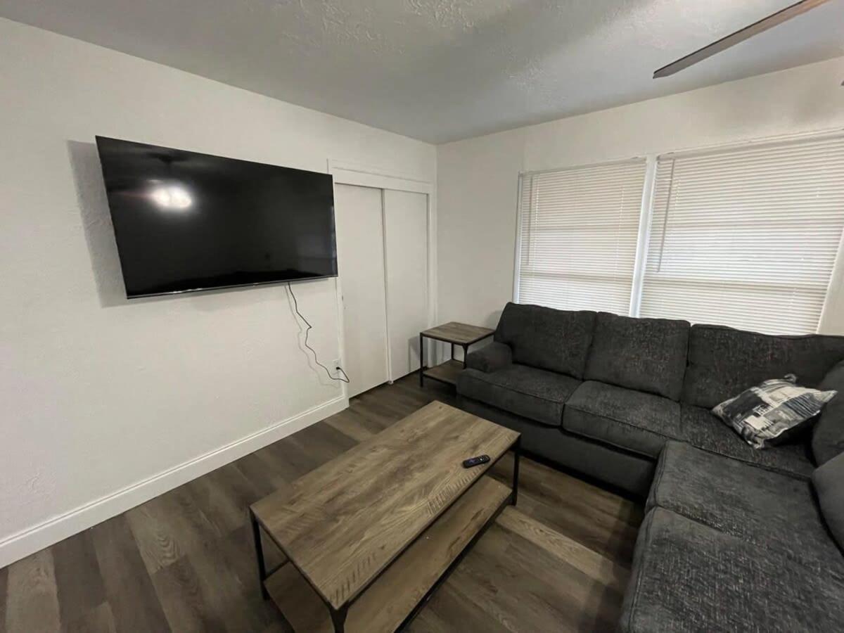לאוטון Cozy 3-Bedroom, 1-Bath Home Close To Fort Sill מראה חיצוני תמונה